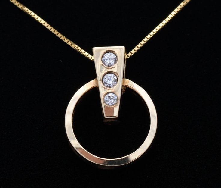 The Classic Solitaire Elegant Pendant