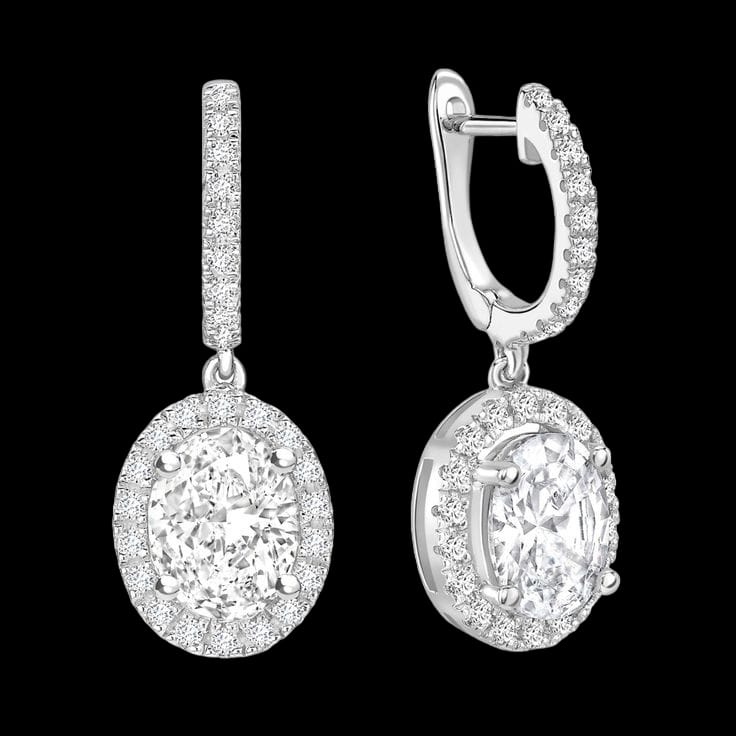 Unrivaled Radiance: The Solitaire Diamond Difference